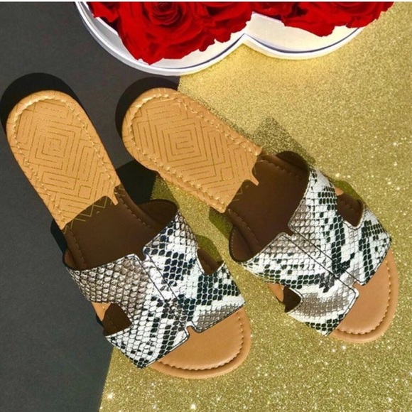⚡️Snakeskin Geo Cut Flat Sandals - Picture 3 of 5